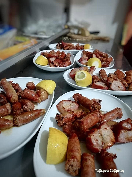 Αμάρι Αγία Φωτεινή εδω απάκια και λουκάνικα